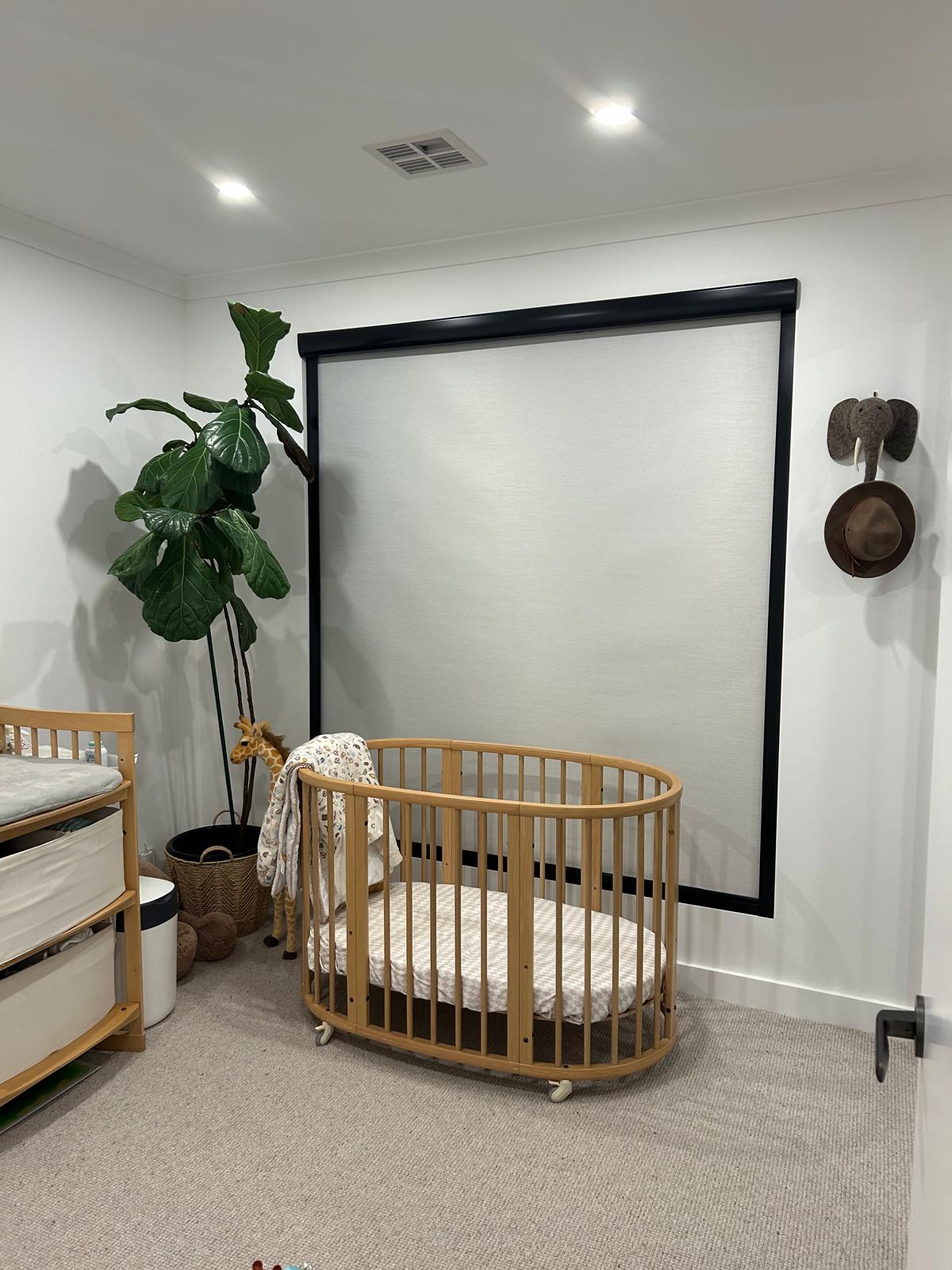 Blackout blind with side channels